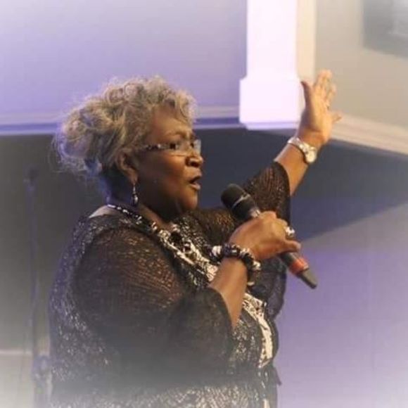 Meet your Posher, Cynthia - Picture 1 of 1